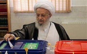 آیت‌الله مکارم شیرازی رأی خود را به صندوق انداخت
