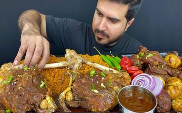 جوان پاکستانی رکورد زد: 5.3 کیلو چلوگوشت، مرغ و تخم مرغ در یک وعده! | فیلم