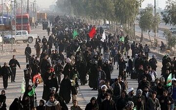ابراز خوشحالی زائران ایرانی از رایگان شدن ویزای عراق در مواجهه با ظریف +فیلم 