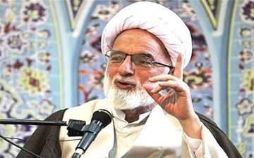 آیت‌الله دری نجف‌آبادی: خانواده معظم شهدا سرمایه‌های عظیم میهن اسلامی هستند