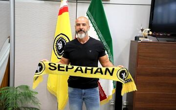 مربی پرتغالی جدید سپاهان اصفهان قراردادش را امضا کرد

