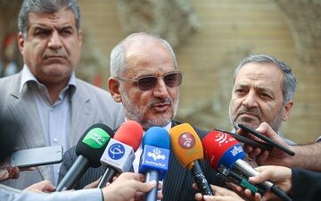  فعلا اجازه دایر‌کردن مدارس را نداریم/ بازگشایی مدارس با تأخیر باشد پنجشنبه و جمعه کلاس درس داریم