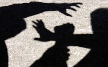 حمله مرد مست به یک زن هنگام حمام آفتاب