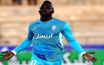 تا یک ماه دیگر به ایران می‌آیم تا کارم را با پرسپولیس شروع کنم