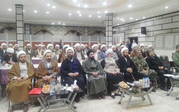 آیت الله علما: نیروهای مسلح خاری در چشم دشمن هستند / باید از وابستگی خارج شویم
