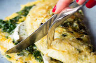 طرز تهیه  املت کاهو با پودر نان سوخاری!