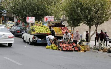 وانت‌های میوه‌فروش زیر ذره‌بین پلیس؛ توقف کنار بزرگراه‌ها ممنوع شد