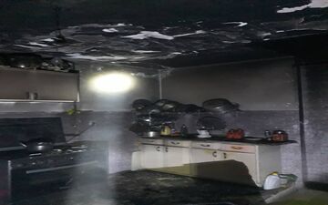 آتش سوزی منزل مسکونی در بلوار یارمحمدخان/ نجات ۲ شهروند کرمانشاهی از میان دود 