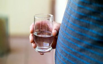  چاق‌ها چقدر باید آب بنوشند؟