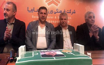 اهدای شنل سلطانی پروین به دایی