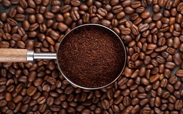 در طول روز مجاز به نوشیدن چند فنجان قهوه هستیم؟