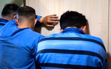 عاملان سنگ‌پرانی به اتوبوس در اسلام آبادغرب دستگیر شدند 
