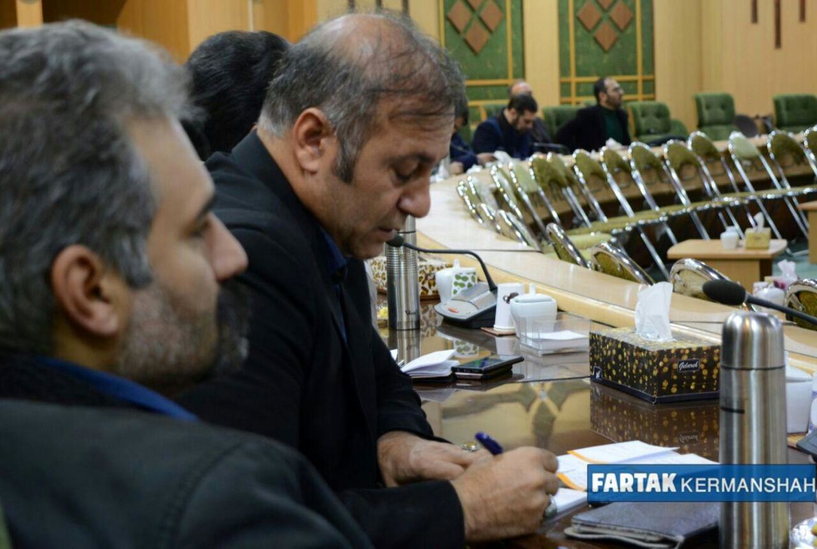 جلسه بررسی چالش ها و مشکلات شرکت های دانش بنیان استان کرمانشاه به روایت تصویر