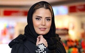 تصویری از بند عینک زنجیری ضخیم سپیده خداوردی/خانم بازیگر کنار دریا محکم کاری کرده!