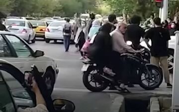 
تجمعات پراکنده در تهران و برخی شهرها بخاطر ماجرای مهسا امینی