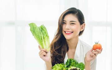 ۲۵ خوراکی برای مبارزه با پیری و جلوگیری از چین‌وچروک پوست