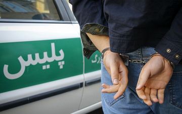 ویدیویی هیجان انگیز از تعغیب و گریز پلیس و سارقان مسلح/ یکی از سارقان به هلاکت رسید
