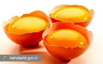 پاسخ علمی به یک باور: مصرف زرده خام تخم‌مرغ برای گلودرد مفید است؟