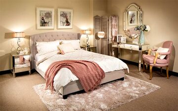 تخت خواب دو نفره و سرویس خواب