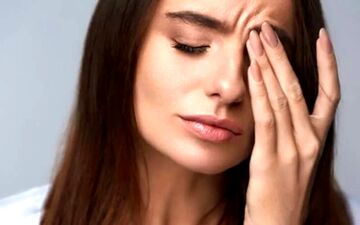 لرزش پلک‌های چشم چه زمانی خطرناک تلقی میشود؟