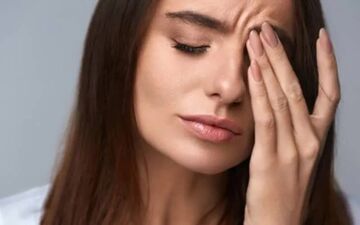 لرزش پلک‌های چشم چه زمانی خطرناک تلقی میشود؟