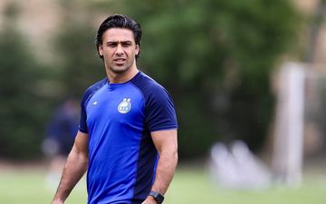 فرهاد مجیدی بر سر دو راهی