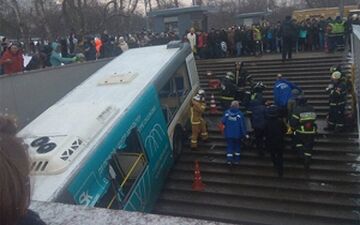 اولین فیلم از حادثه ورود اتوبوس به ایستگاه مسافران در مسکو