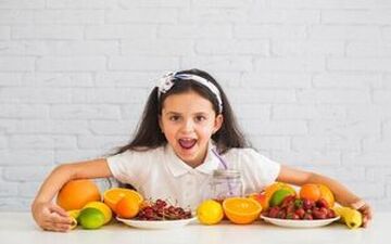 چند روش برای علاقه مند کردن کودکان به میوه
