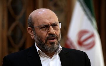 سردار دهقان: ما مسئولان باید با زندگی در اتاقی شیشه‌ای کنار بیاییم
