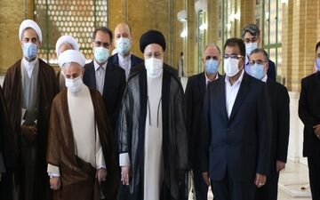 ادای احترام آیت الله رئیسی به شهدای قوه قضائیه در بهشت زهرا(س)