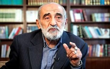 شریعتمداری: ایران باید به ناوهای انگلیس و فرانسه حمله کند / حمله پیشدستانه حق طبیعی ماست