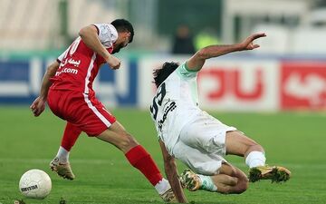 شکست پرسپولیس مقابل ذوب‌آهن در نیمه اول 