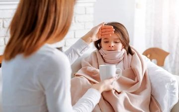 کاهش سریع تب با روش‌های خانگی و دارویی | راهنمای کامل برای همه سنین