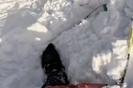 لحظه وحشتناک گرفتار شدن اسکی‌باز در بهمن | فیلم لحظه حادثه