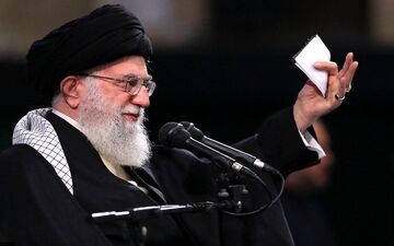  تاکید موکد رهبری بر حفظ حرمت جشن انقلاب