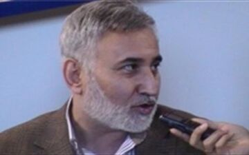 با هیچ فردی عقد اخوت نبسته است