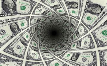  قیمت دلار در صرافی‌های بانکی ۱۳ هزار و ۷۰۰ تومان شد 