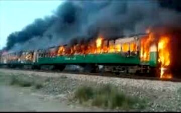 ۶۴ کشته در حریقِ قطار مسافربری در پاکستان