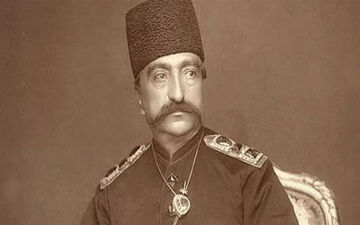 تصویری زیرخاکی از استایل عجیب ناصرالدین شاه با عینک دودی