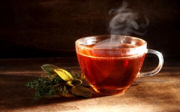 چای پررنگ باعث زخم معده و یبوست می‌شود