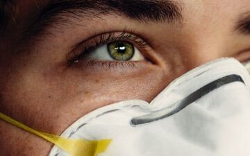 چند توصیه برای پیشگیری از انتقال چشمی کرونا
