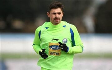 امشب هافبک خارجی به کاروان استقلال ملحق می شود