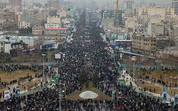 پیام فراکسیون نمایندگان ولایی مجلس:
شکوه حضور مردم فتح المبینی دیگر را در تاریخ درخشان کشورمان آفرید