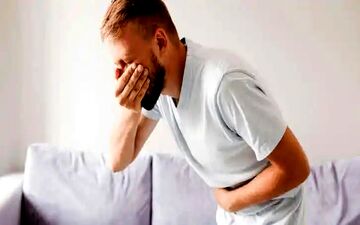 چرا استرس باعث حالت تهوع می‌شود؟ دلایل علمی و راهکارها
