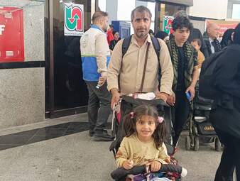 عشق حسینی از کودکی؛ تصاویر ماندگار زائران خردسال در مرز خسروی