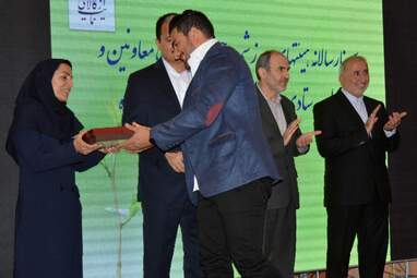 تجلیل از روسای هیأت‌های ورزشی استان کرمانشاه امروز نهم خرداد با حضور ارسلان حسینی مدیرکل و معاونین ستادی ورزش و جوانان استان کرمانشاه در سالن آمفی‌تئاتر ولیعصر(عج) این اداره انجام شد.