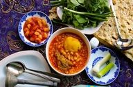 آبگوشت با بامیه؛ طعمی تازه و متفاوت در دیزی ایرانی + فیلم