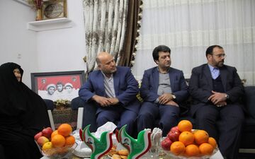  معاون پارلمانی رئیس جمهوری:
مردم ایران انقلاب را مدیون شهدا هستند