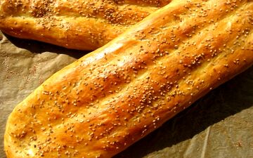 آموزش تهیه نان بربری: نانی سنتی با پوکی و عطر دودی