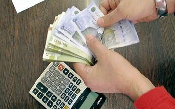 حداقل حقوق یک کارگر به دلار چقدر می‌شود؟